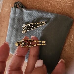 Skeleton earrings with detachable head